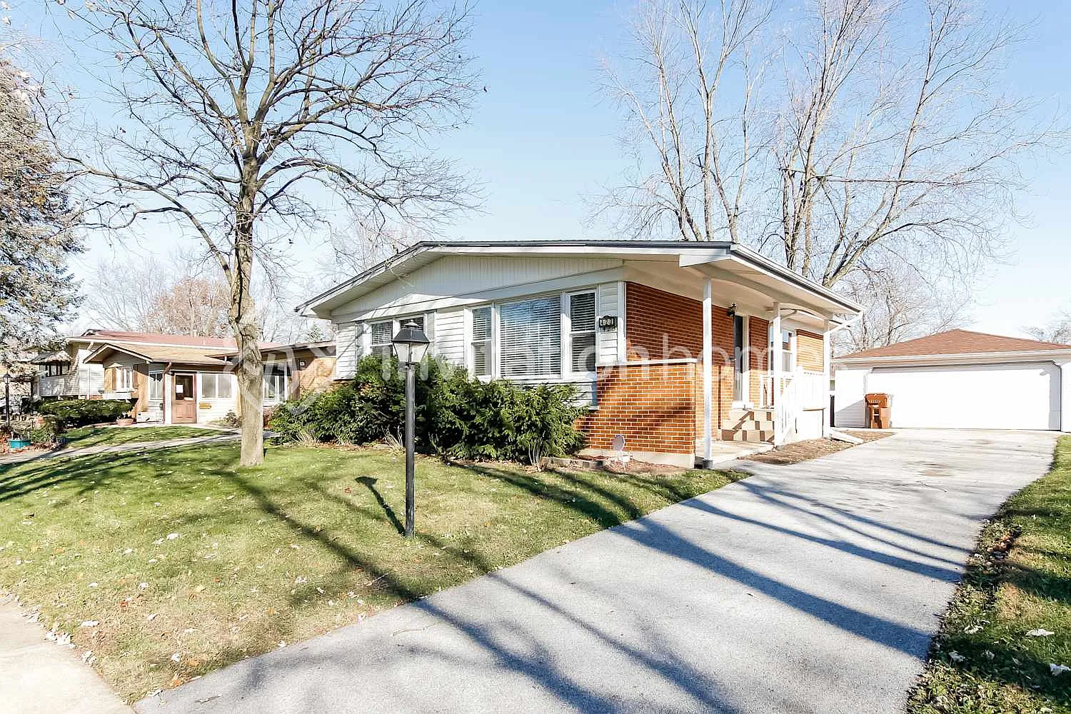 423 N Park Dr Glenwood, IL 60425 — Photo 1