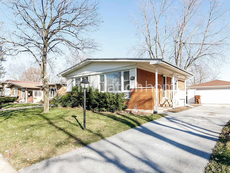 423 N Park Dr