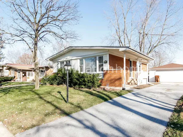 423 N Park Dr, Glenwood, IL 60425