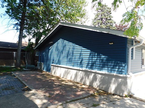 5th image of 1368 Balmoral Ave