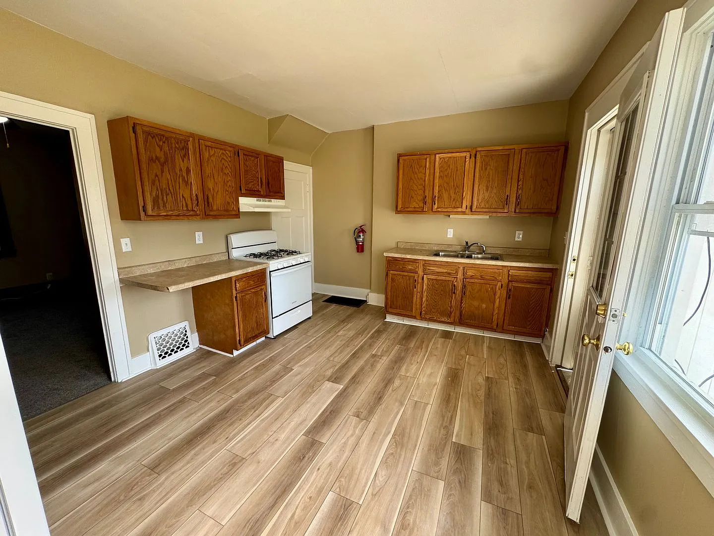 Updated 2BR Townhome Across from Stephens Park — Photo 3