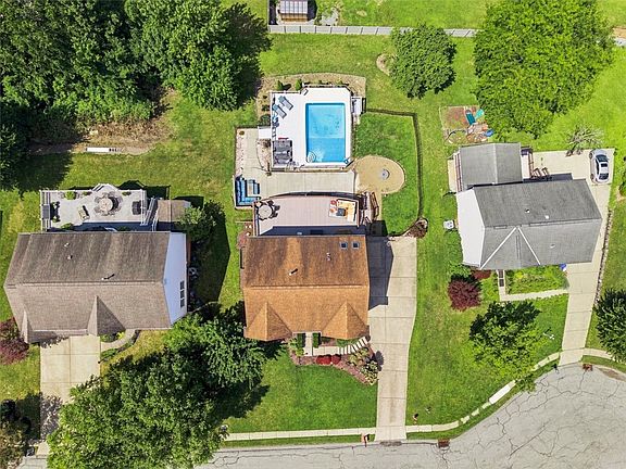 3rd image of 619 Harvester Dr