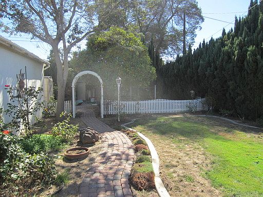 2nd image of 624 E El Camino St