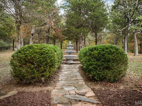 1075 Eureka Rd, Eureka, MO 63025