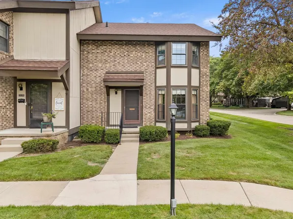 25261 Greenbrooke Dr, Southfield, MI 48033