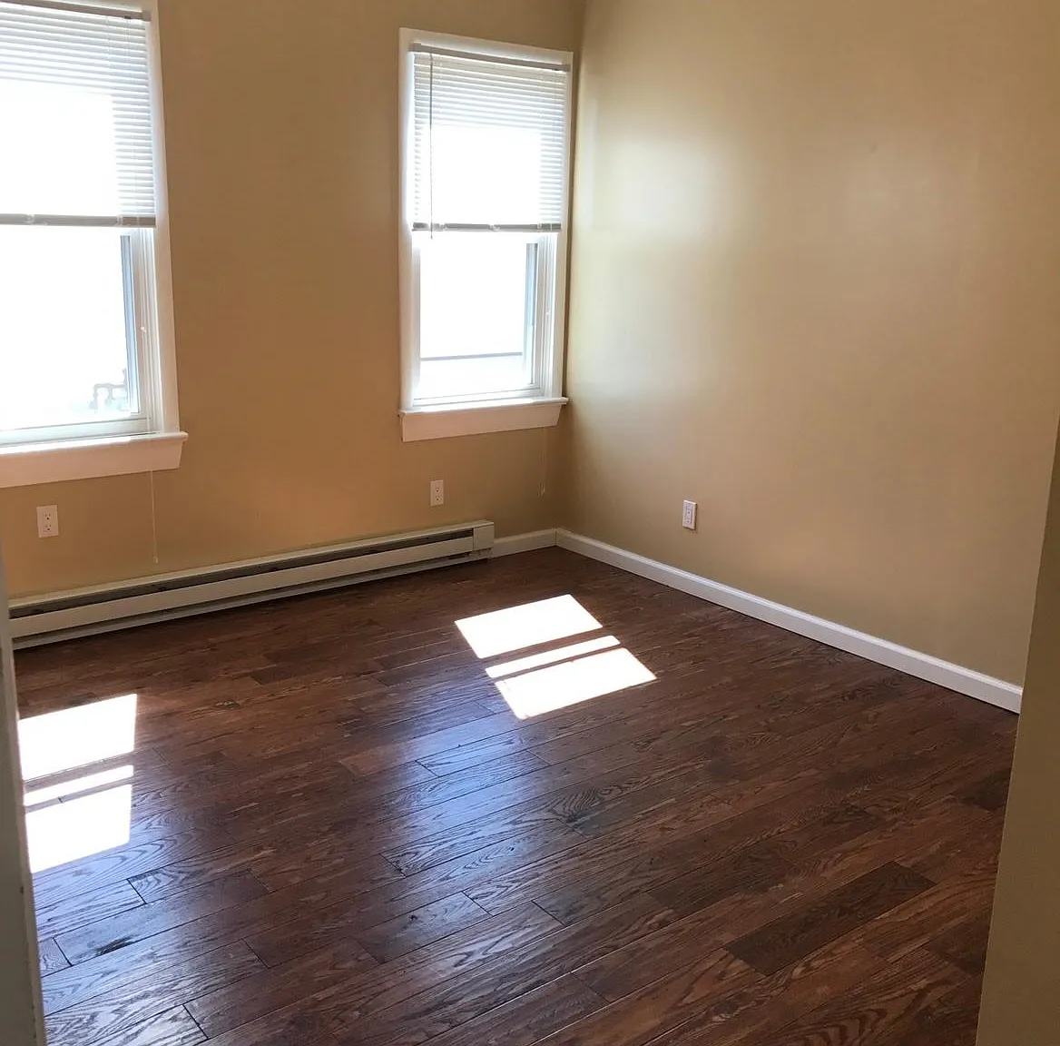 410 Warren Ave — Photo 4