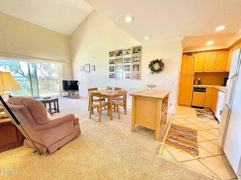 741 Reef Cir — Photo 4