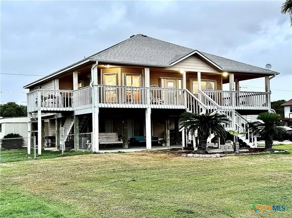 2507 W Bayshore Dr, Palacios, TX 77465