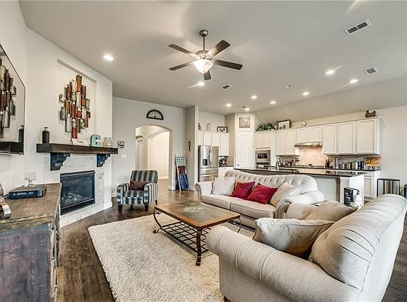 4th image of 1205 Uplands Dr