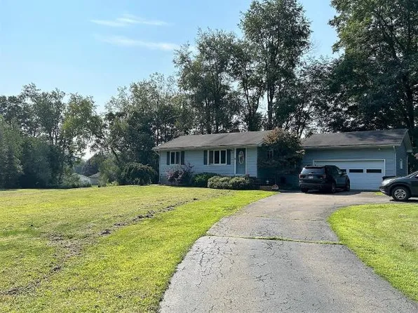 7810 Market St, Russell, PA 16345