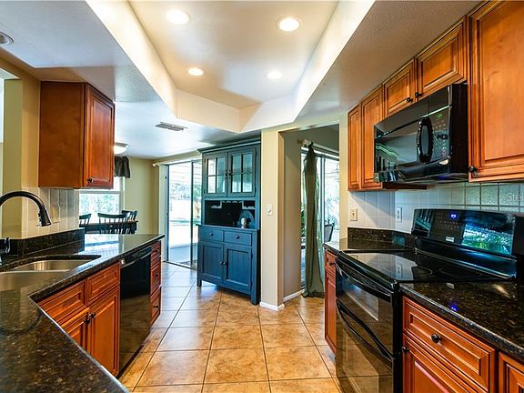 3rd image of 670 Suffolk Cir