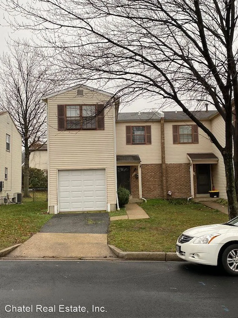 4371 Varnum Pl NE photo 1