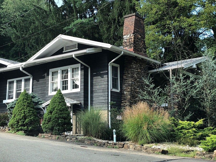 2nd image of 32 Spanish Villa Dr