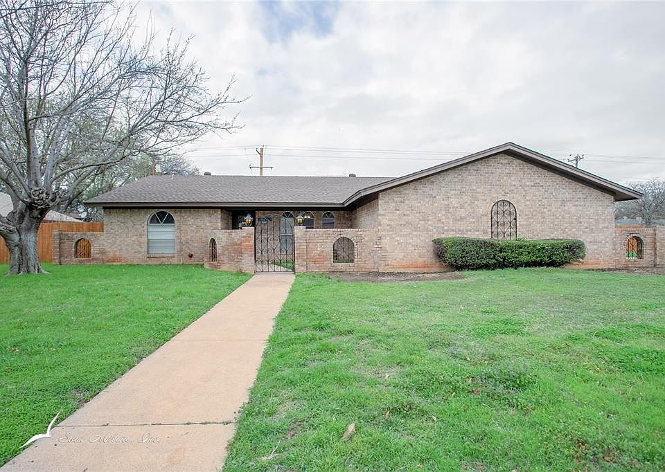 1st image of 10 Lawrence Cir