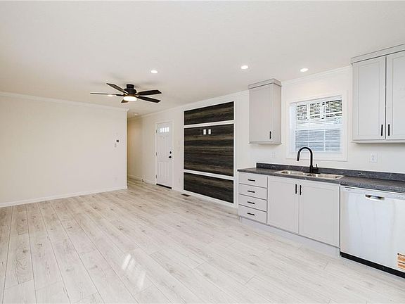 5th image of 1346 21 Newport Ave #B