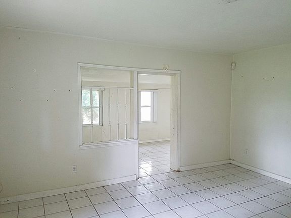 4th image of 615 E Esperanza Ave