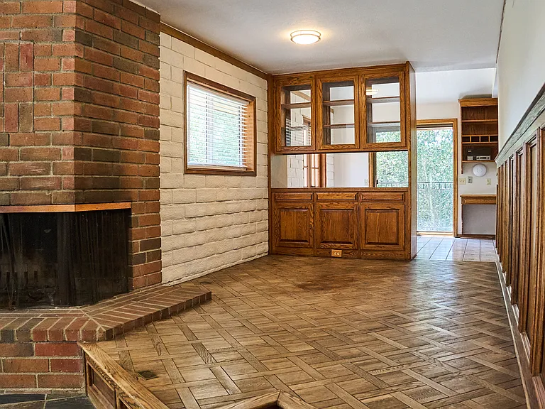 397 Loftyhill Dr — Photo 7