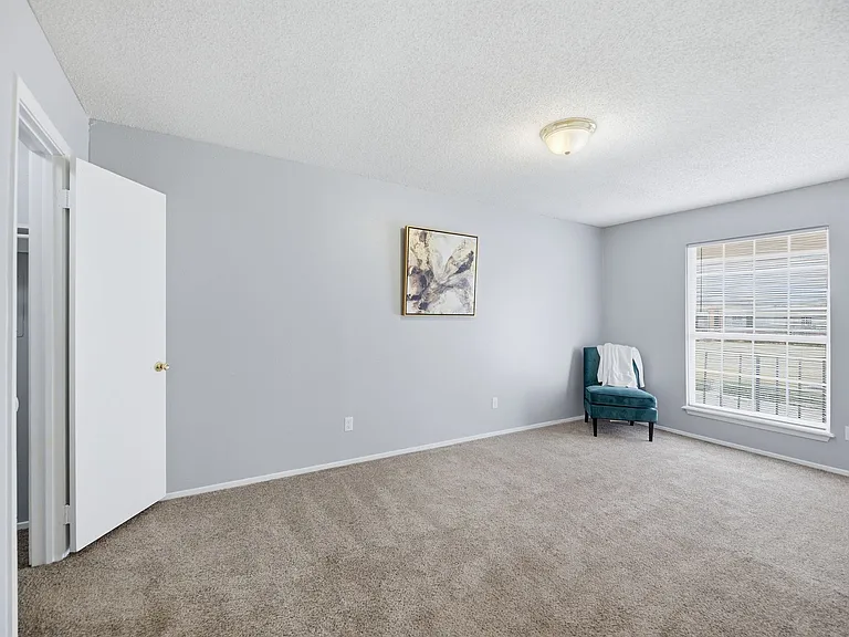 Heatherstone Apartments — Photo 17