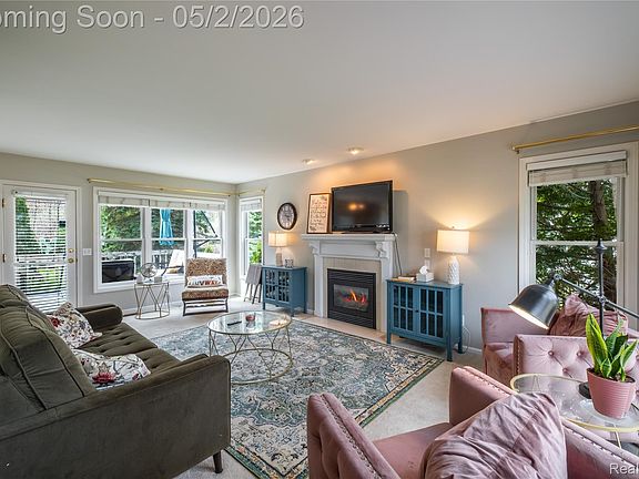 4th image of 16148 Valcrest Dr