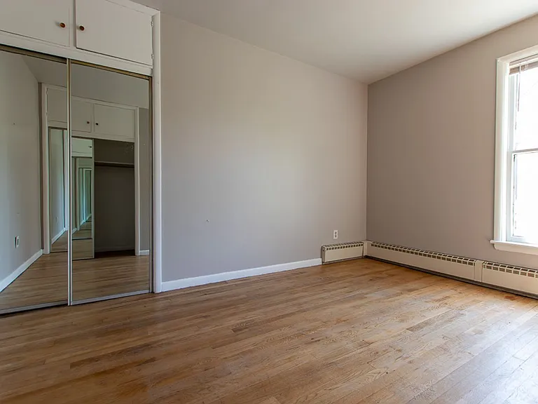 130 College NE — Photo 14