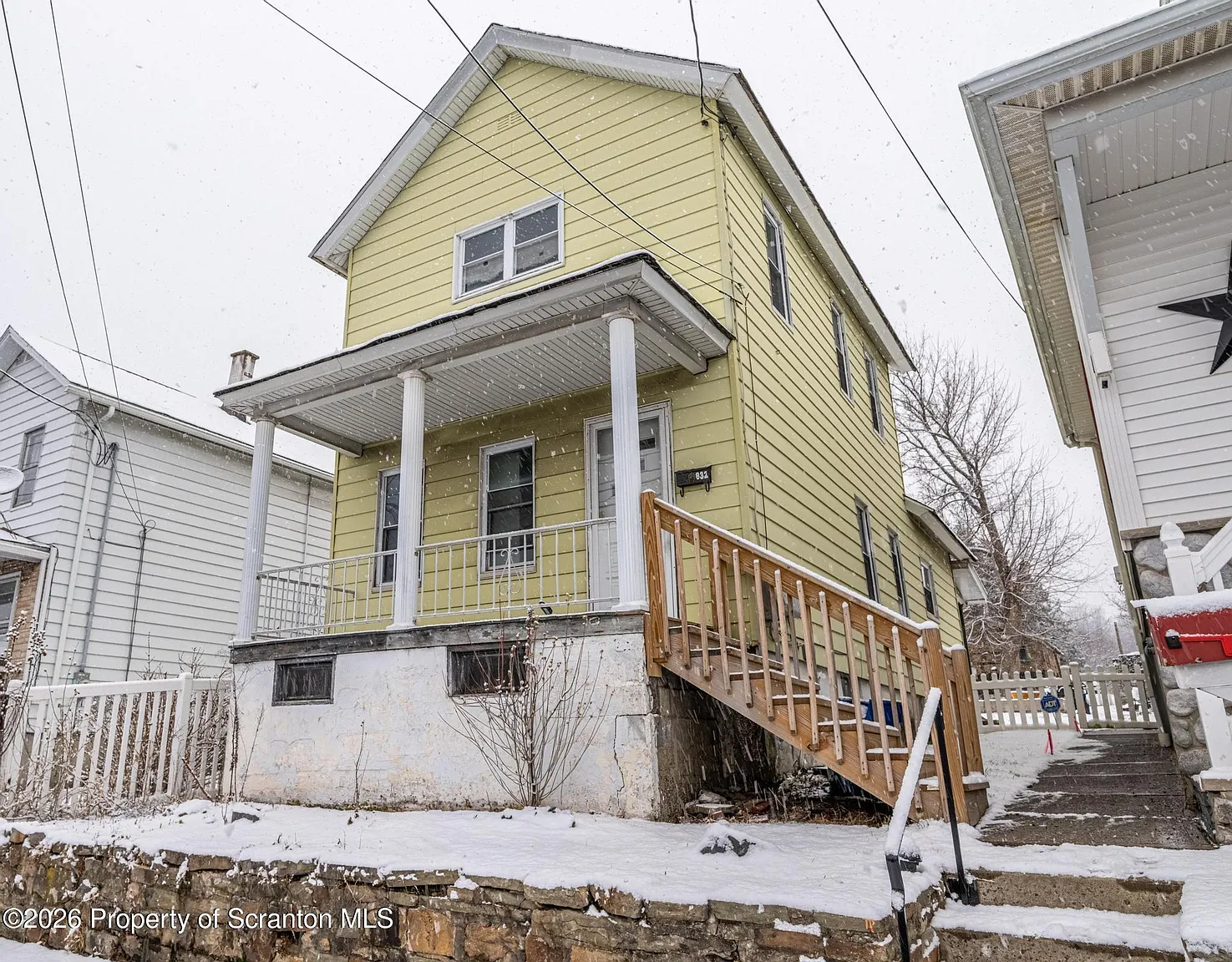 832 E Lackawanna Ave photo 1