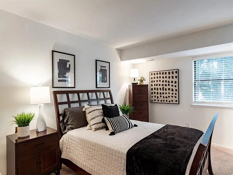 Thornberry Apartments — Photo 3