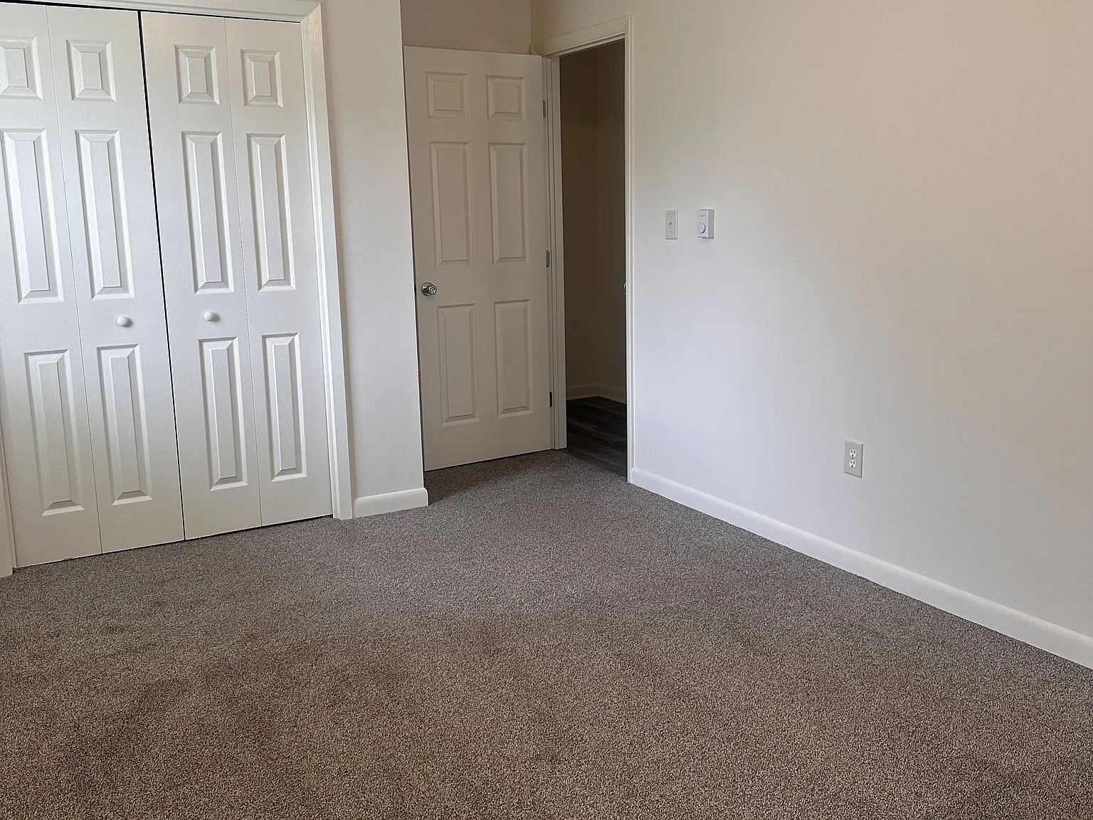 Evelyn Street Apartments — Photo 4