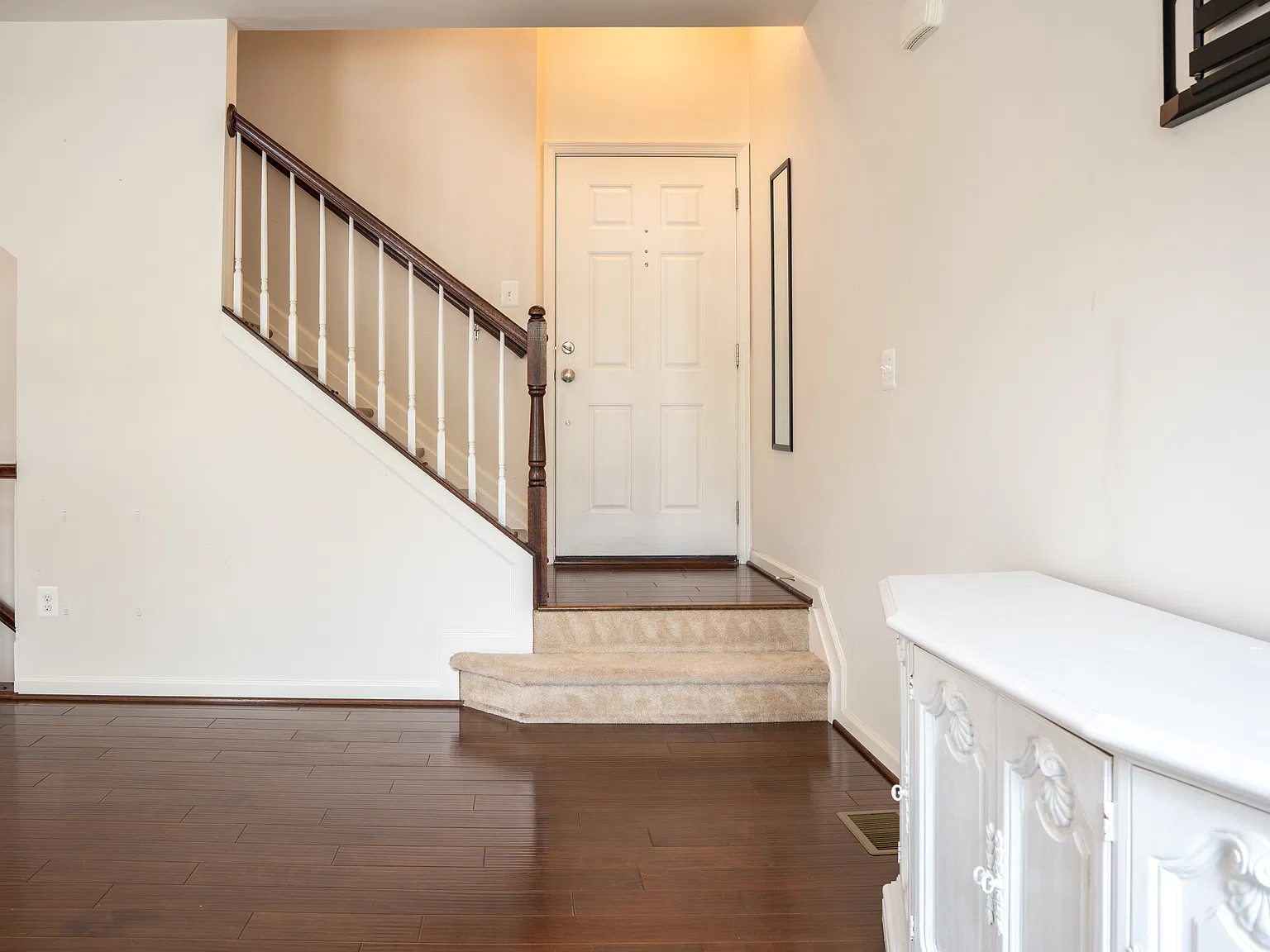 3 bed, 2208 sqft, $2,950 — Photo 3