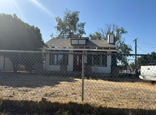 818 S Maple St, Pixley, CA 93256