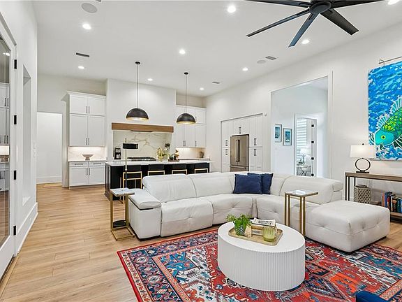 3rd image of 18 Arbor Ln