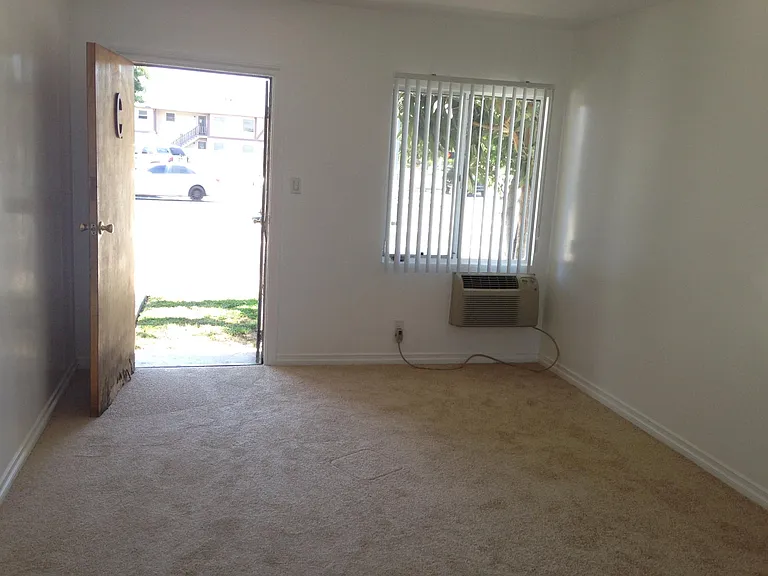 1144 N Hollywood Way — Photo 9