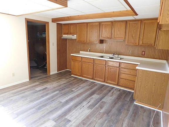 4th image of 227 East Ave #229
