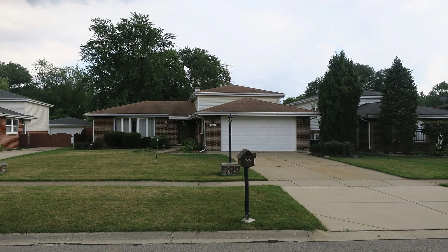 2233 Charmingfare Dr photo 1