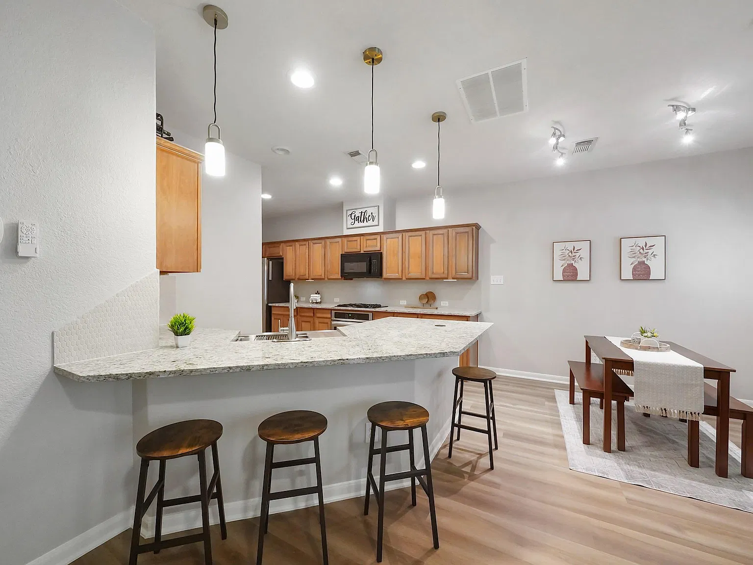 3 bed, 2.5 bath, 1810 sqft, $1,800 — Photo 4
