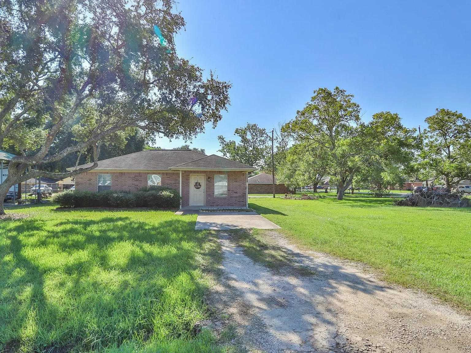 3 bed, 1.0 bath, 962 sqft, $1,900 — Photo 4