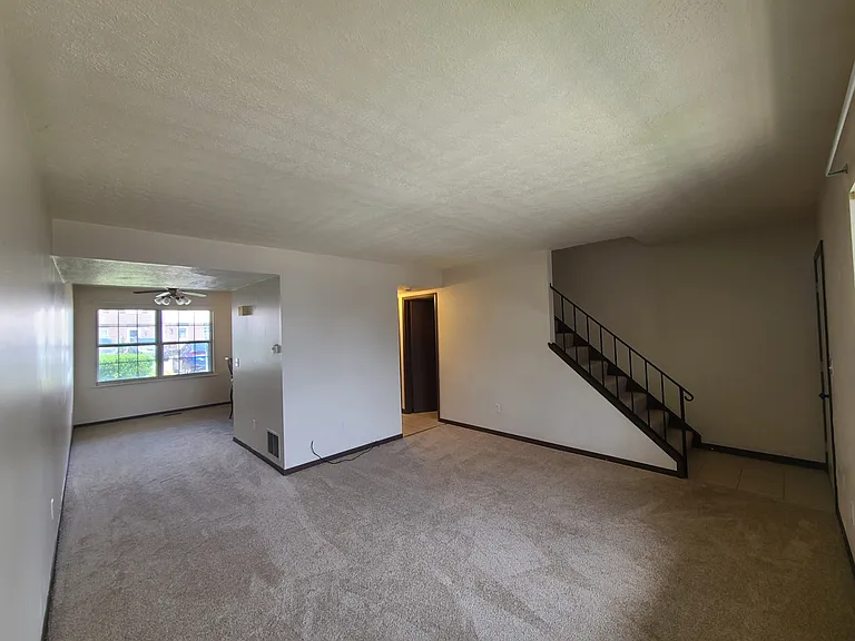 139 E Pike St — Photo 7
