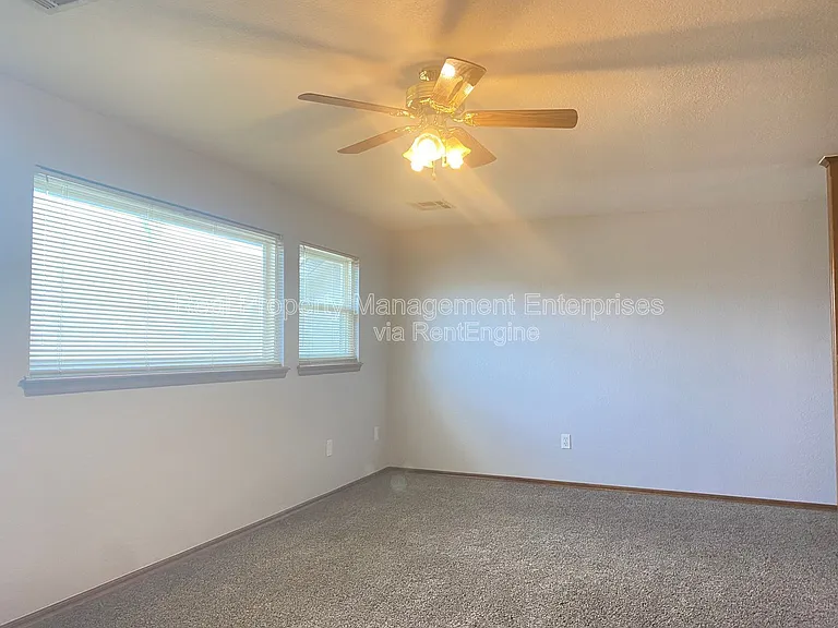 1304 SE 3rd St — Photo 14