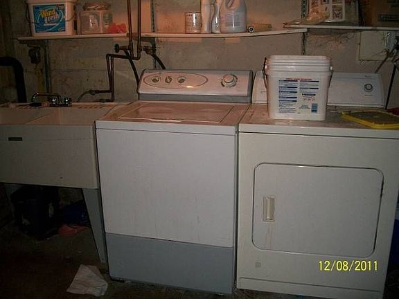 Laundry w/ new sink