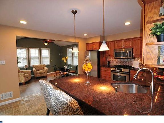4th image of 2423 Horace Dr