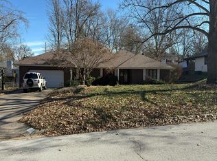 1524 S Charing Rd, Springfield, MO 65809