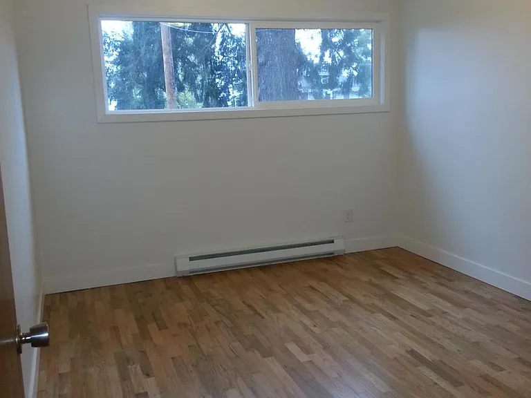 1804 Lakeway Dr — Photo 5