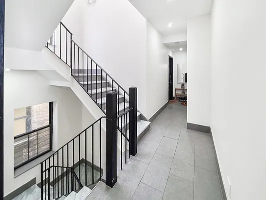 Rented by Safdie Realty Group | media 10