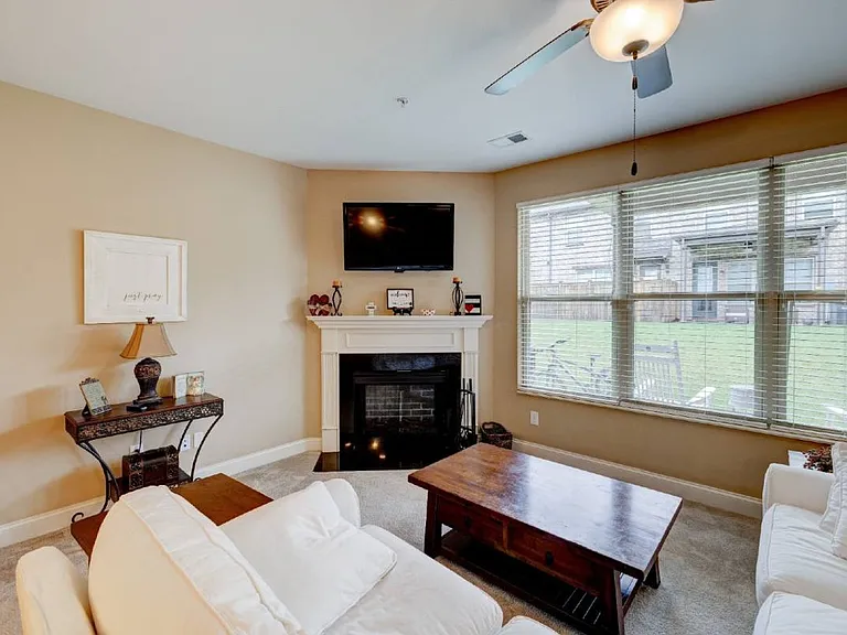 206 Bixby Private Ln — Photo 10