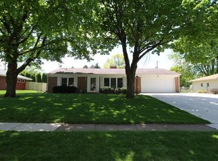 207 Mecherle Dr, Bloomington, IL