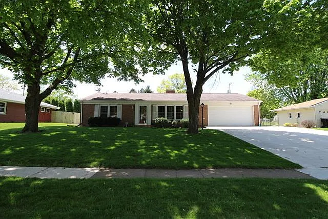 207 Mecherle Dr photo 1