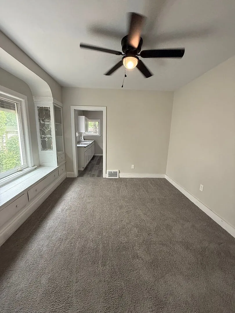 4bd Single Section 8 *1/2 Off Security Deposit Special* — Photo 3