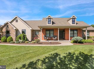 12 Career Ct, Oley, PA 19547