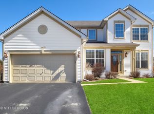 345 Tanager Ln, Lindenhurst, IL 60046