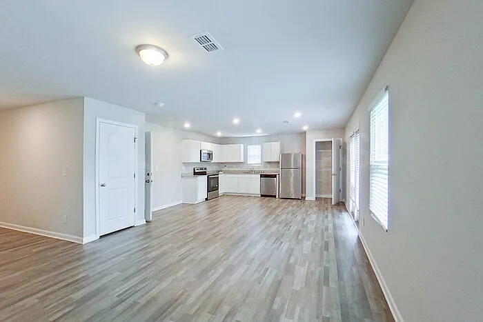 216 York Ln — Photo 2