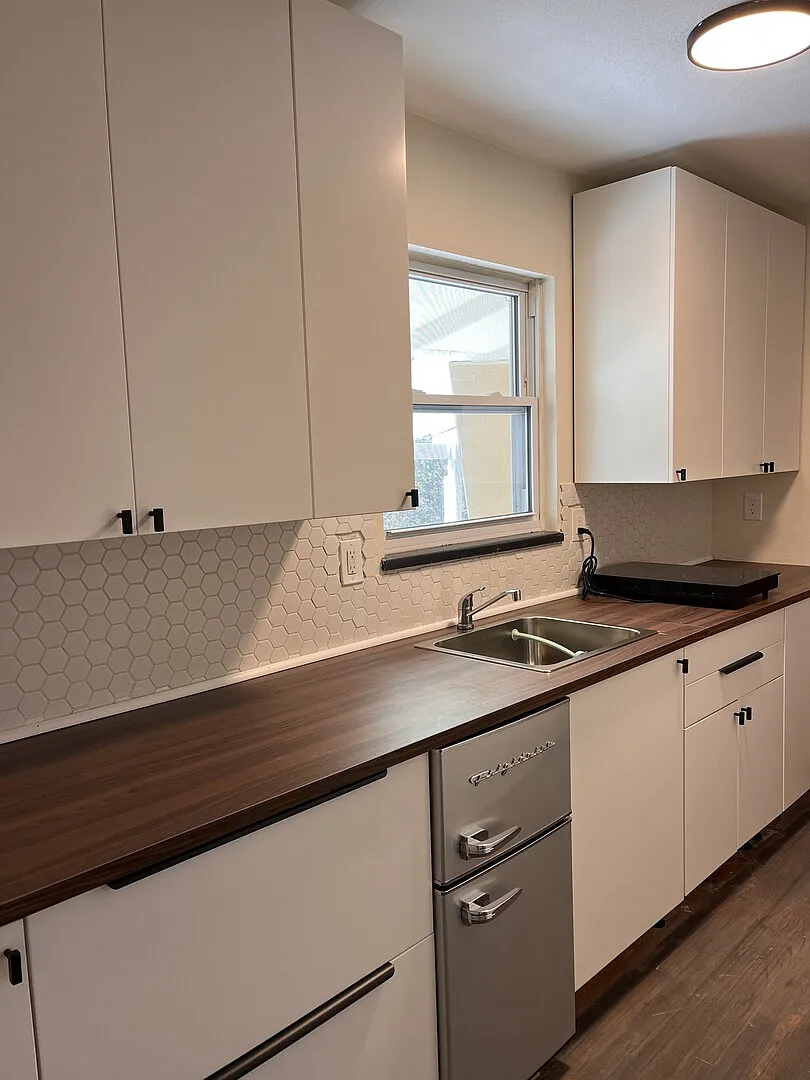 Private studio fully furnished newly renovated near CSU — Photo 2